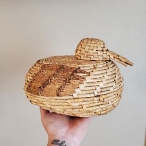 Wicker duck basket